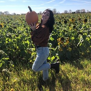 Meet your Posher, Chloe